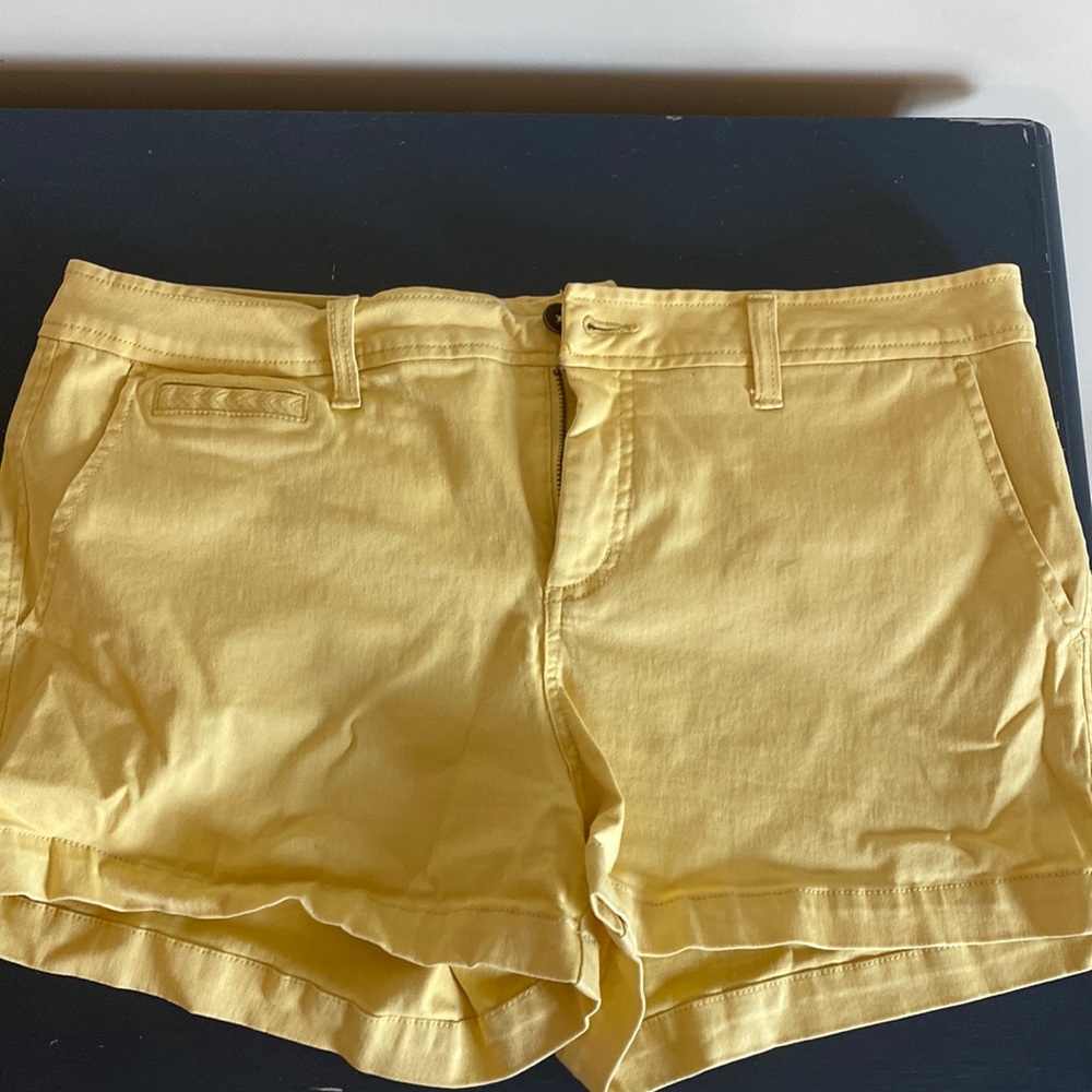 Like new Market and Spruce yellow shorts
